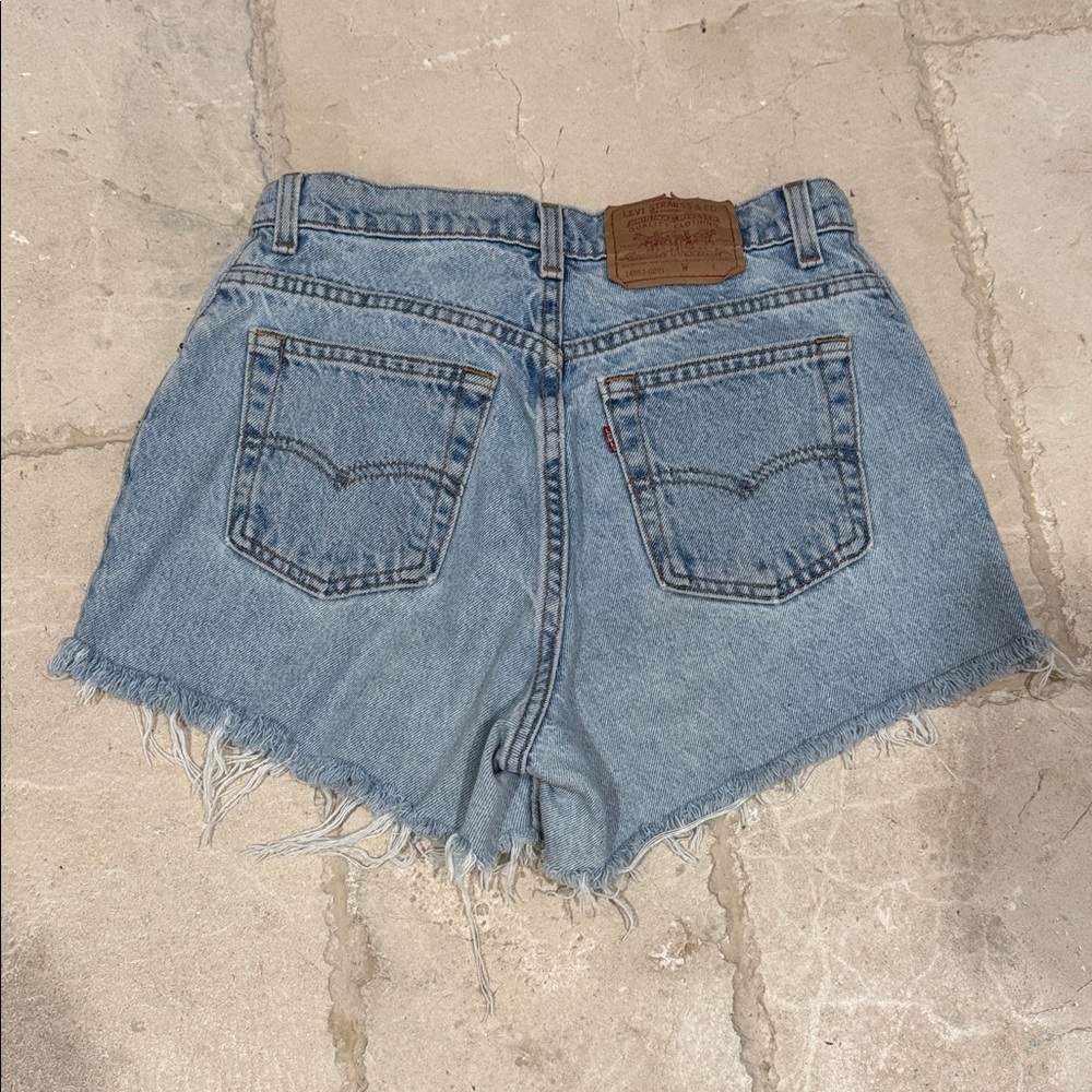 Levi’s Denim Frayed Hem Women Shorts - Picture 4 of 4